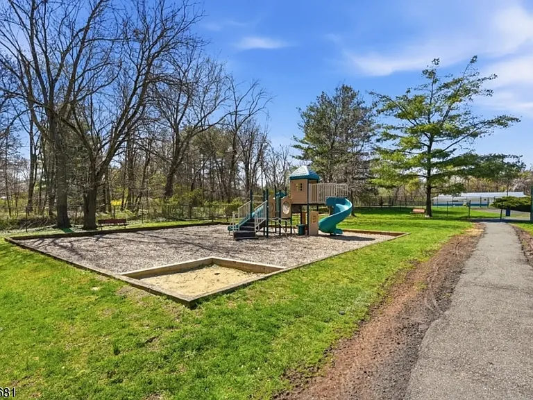 11 Morgan Ln #2A — Photo 13