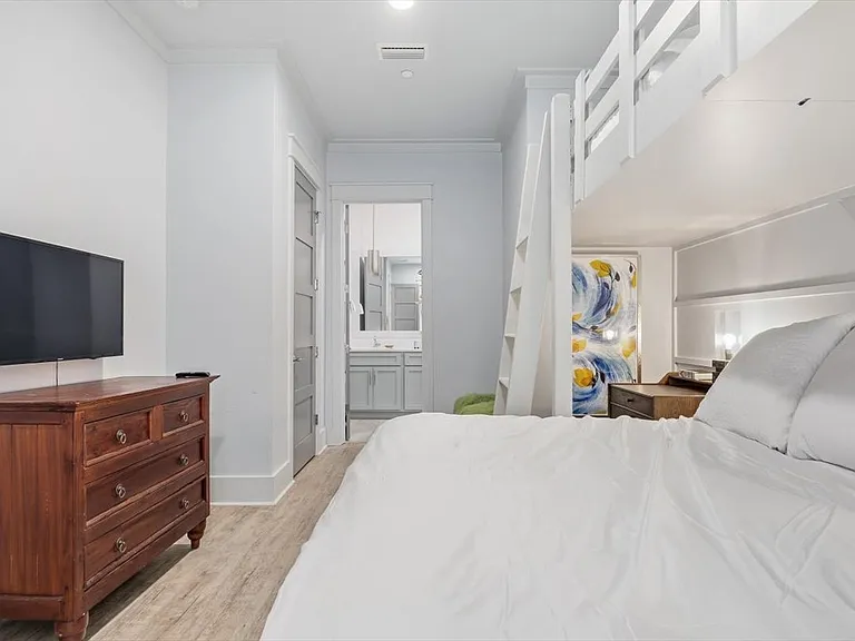 8320 Surf Dr — Photo 3