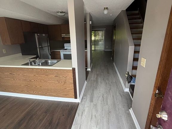 2nd image of 105 New St #3