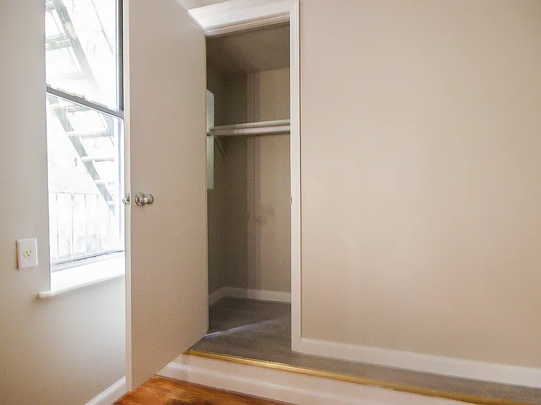 622 E 11th St #3 — Photo 5
