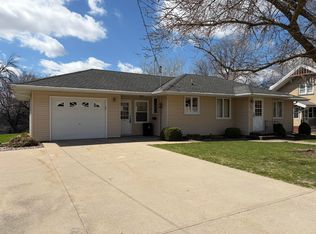 803 S Adams St, Wellsburg, IA