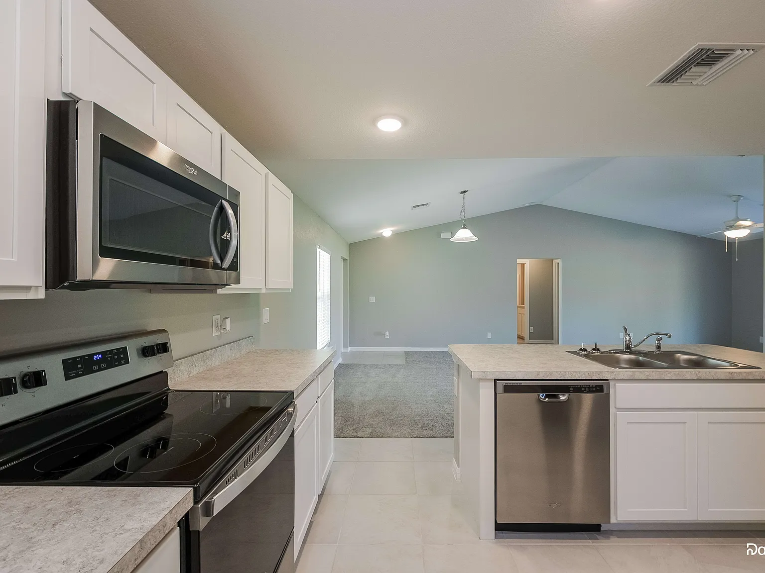 3 bed, 2.0 bath, 1399 sqft, $1,955 — Photo 2