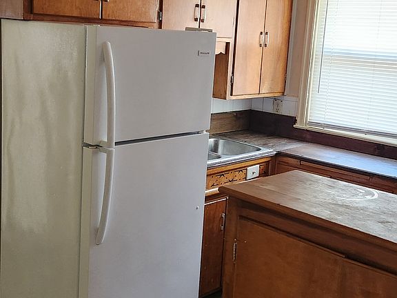 3rd image of 4001 E 12th St