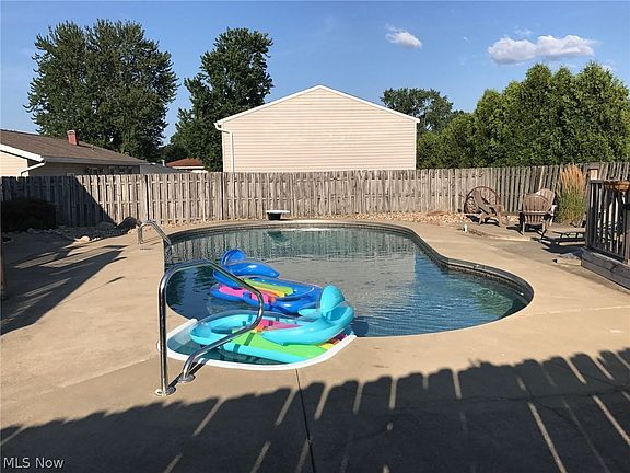4th image of 4575 Warwick Dr N