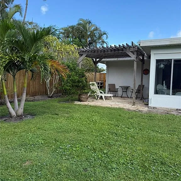 590 NE Lima Vias — Photo 36
