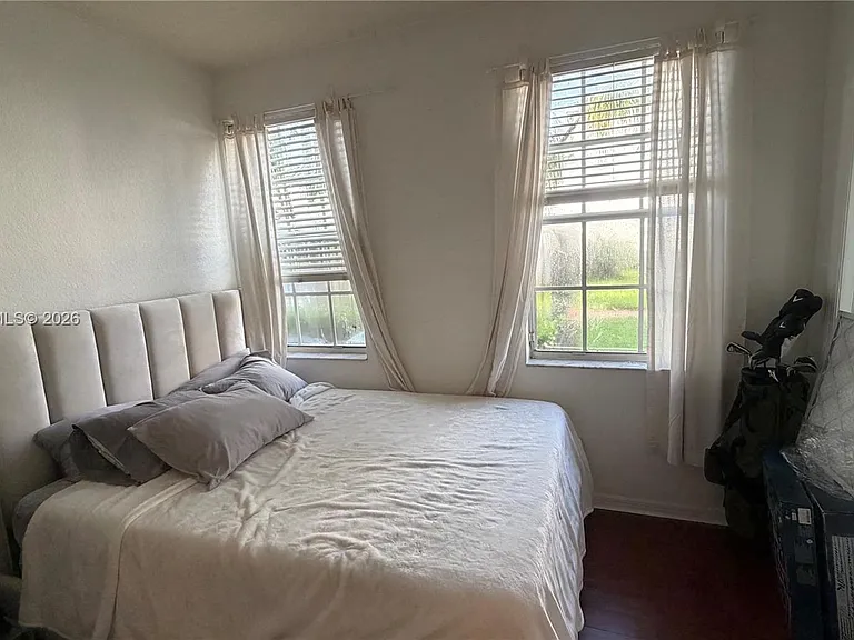 735 SW 148th Ave #1711 — Photo 16