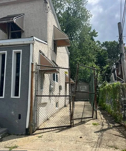2070 E Haines St — Photo 2