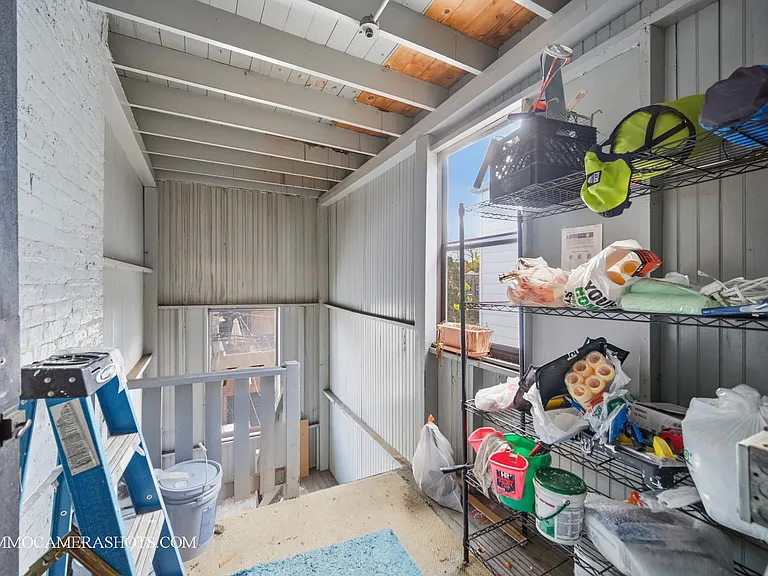2045 W Farragut Ave #3 — Photo 32