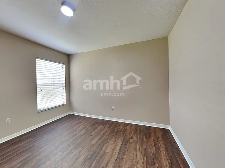 9423 Hunters Pond Dr — Photo 17