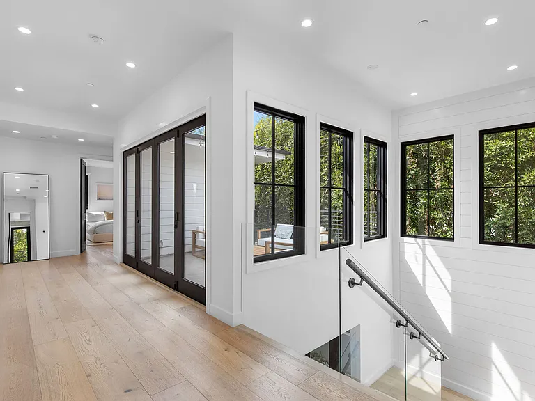1716 Courtney Ave — Photo 22