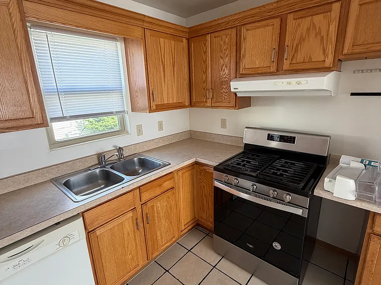 420 Johnston St #1 — Photo 9