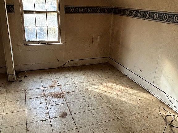 4th image of 26 Spring St