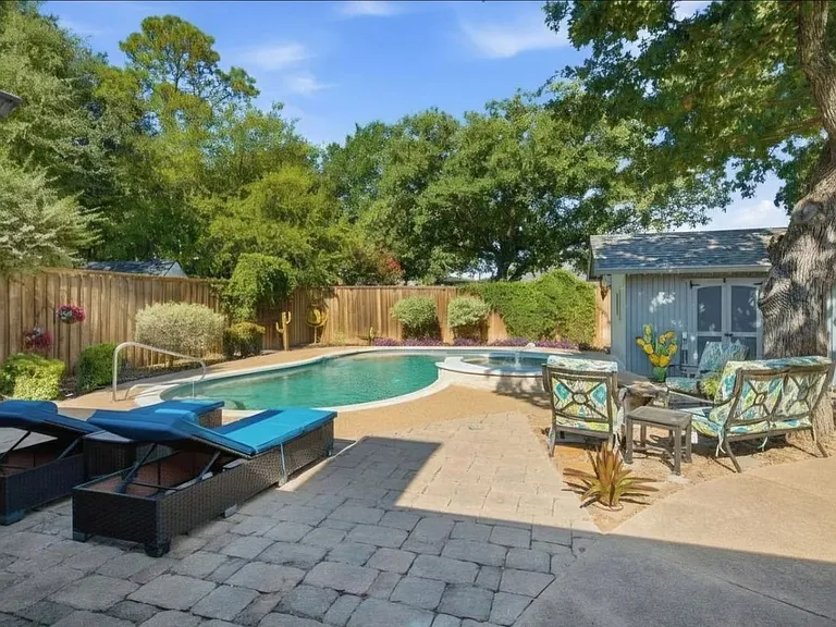 306 Country Manor Dr — Photo 3
