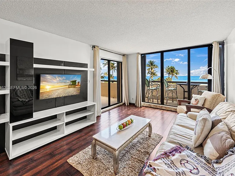 2555 Collins Ave #403 — Photo 5