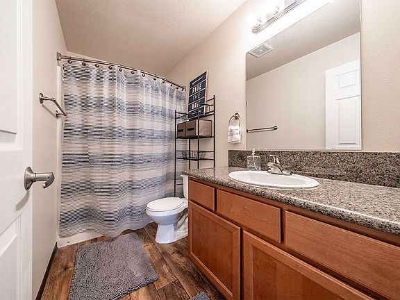 5th image of 411 Berrydale Ave Unit 3
