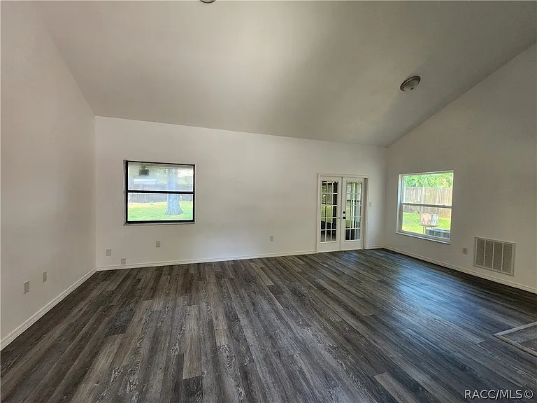 3444 S Apopka Ave — Photo 2