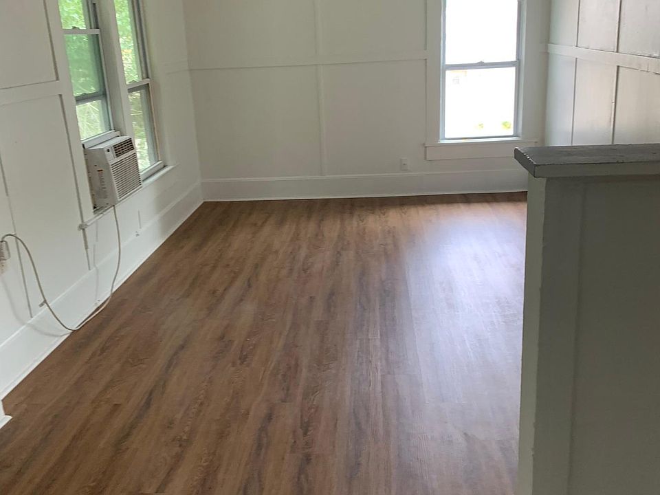 1st image of 701 SE Tuscawilla Ave #1
