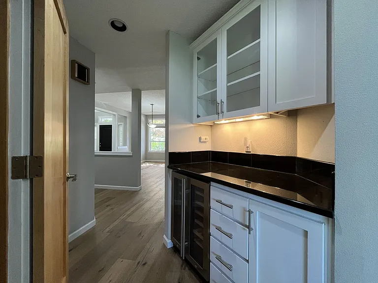 224 NW Sundown Way — Photo 17