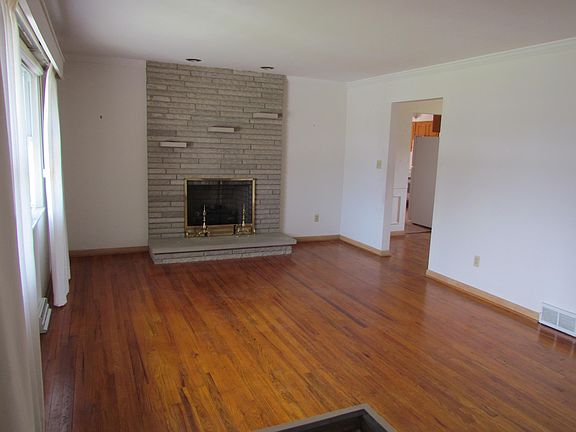 4th image of 3499 Clearview Ave