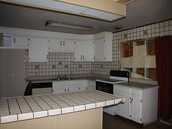 3rd image of 2928 W SOLANO Drive