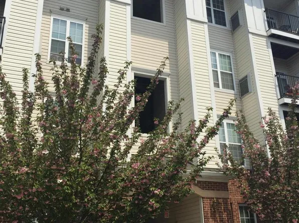 21216 McFadden Sq Unit 407, Sterling, VA 20165