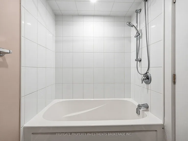 107 Kent St #UPPER — Photo 22