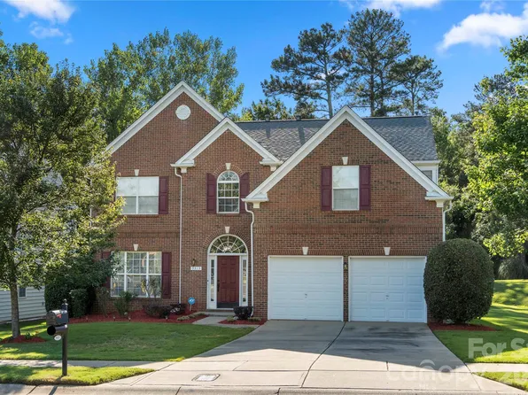 9313 Linden Tree Ln, Charlotte, NC 28277