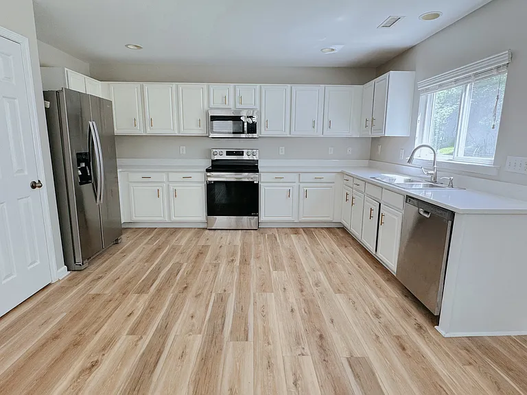 3021 Remington Oaks Cir — Photo 4