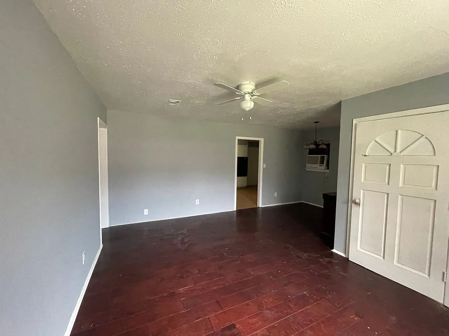 3233 Valley View Dr — Photo 3