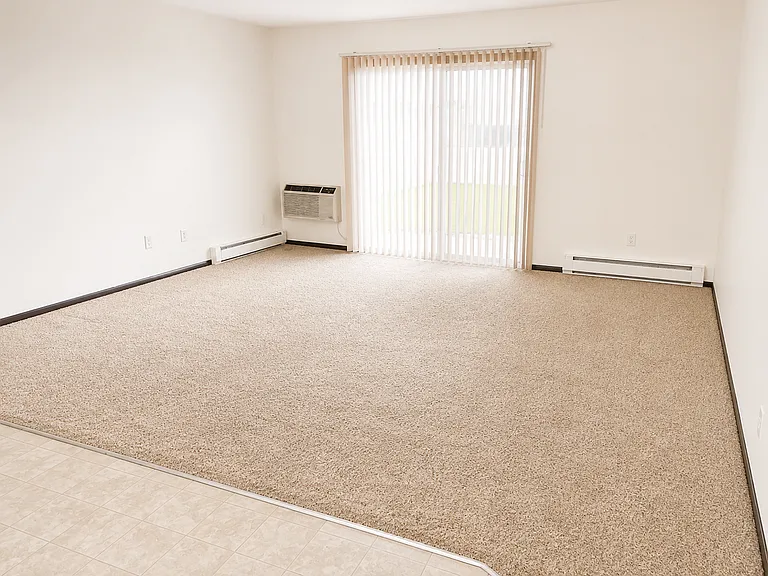 Canterbury Court Apartments — Photo 12