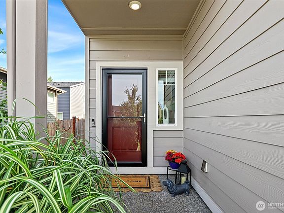 3rd image of 6451 Yorktown Place NE