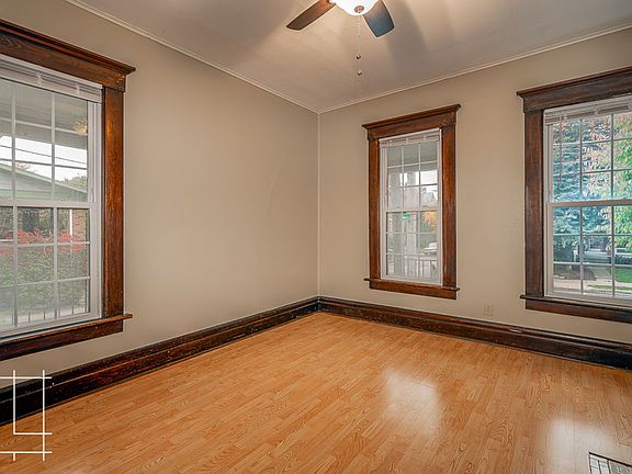 3rd image of 860-862 Dennison Ave