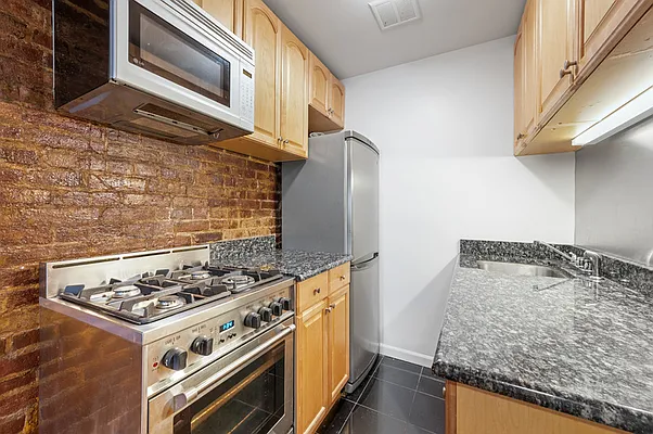 Rented by Cooper & Cooper Real Estate | media 9