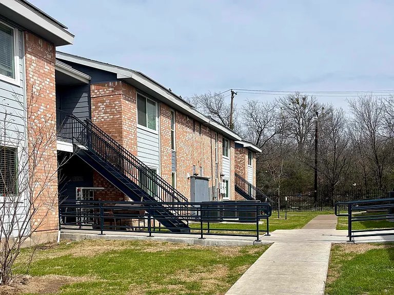 Marine Park Apartments — Photo 25