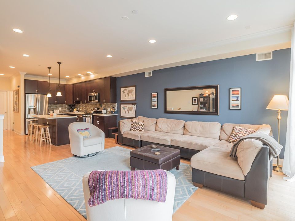 Living Room/Kitchen