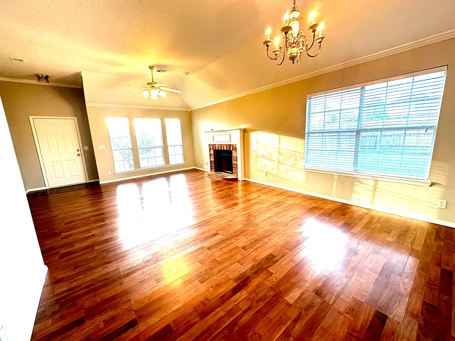 3 bed, 1600 sqft, $1,895 — Photo 3