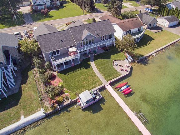 3703 Woodhams Ave-301