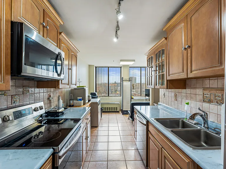 300 Winston Dr #318 — Photo 8