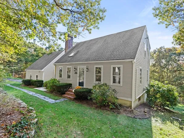 27 Admiral Halsey Rd, Plymouth, MA 02360