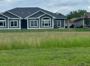 580 Cedar Dr, Lake City, MN 55041