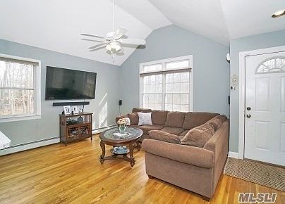 3rd image of 176 Hickory St