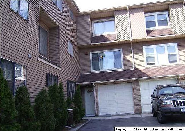 1st image of 8 Kathy Ct