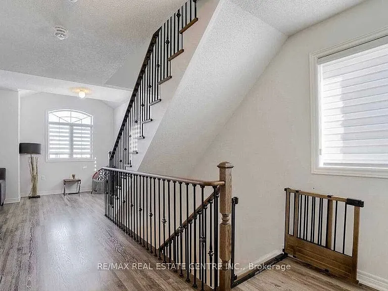 5 Blackberry Valley Cres #UPPER — Photo 15