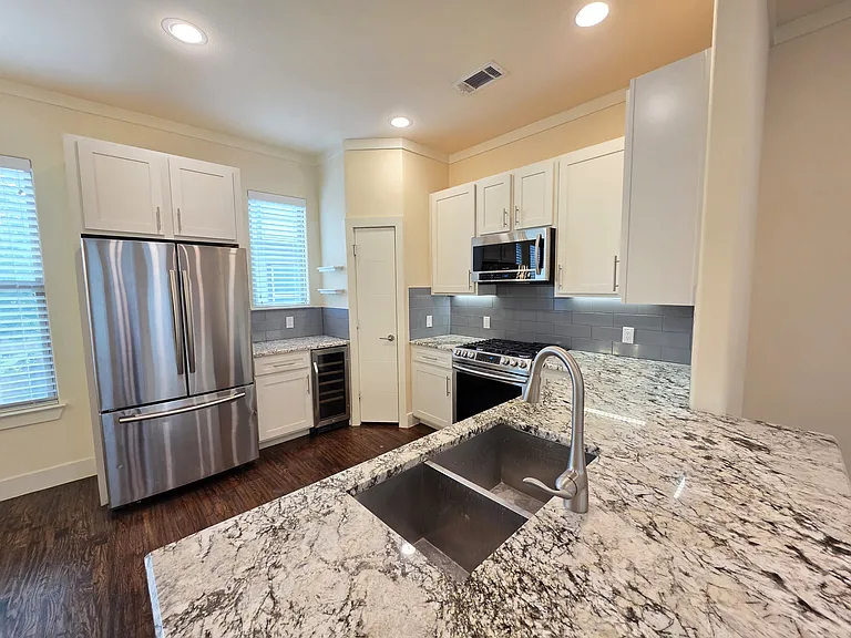 5905 Ross Ave #5 — Photo 10