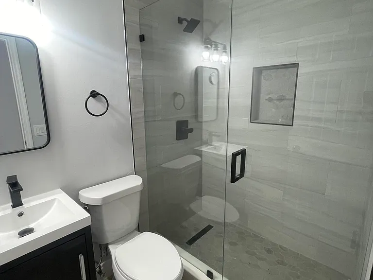 215 SW 16th St #4 — Photo 11