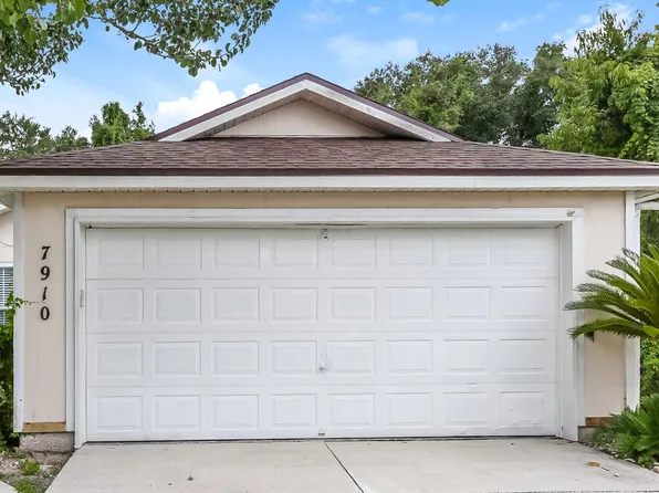 7910 Cherry Blossom Dr S, Jacksonville, FL 32216