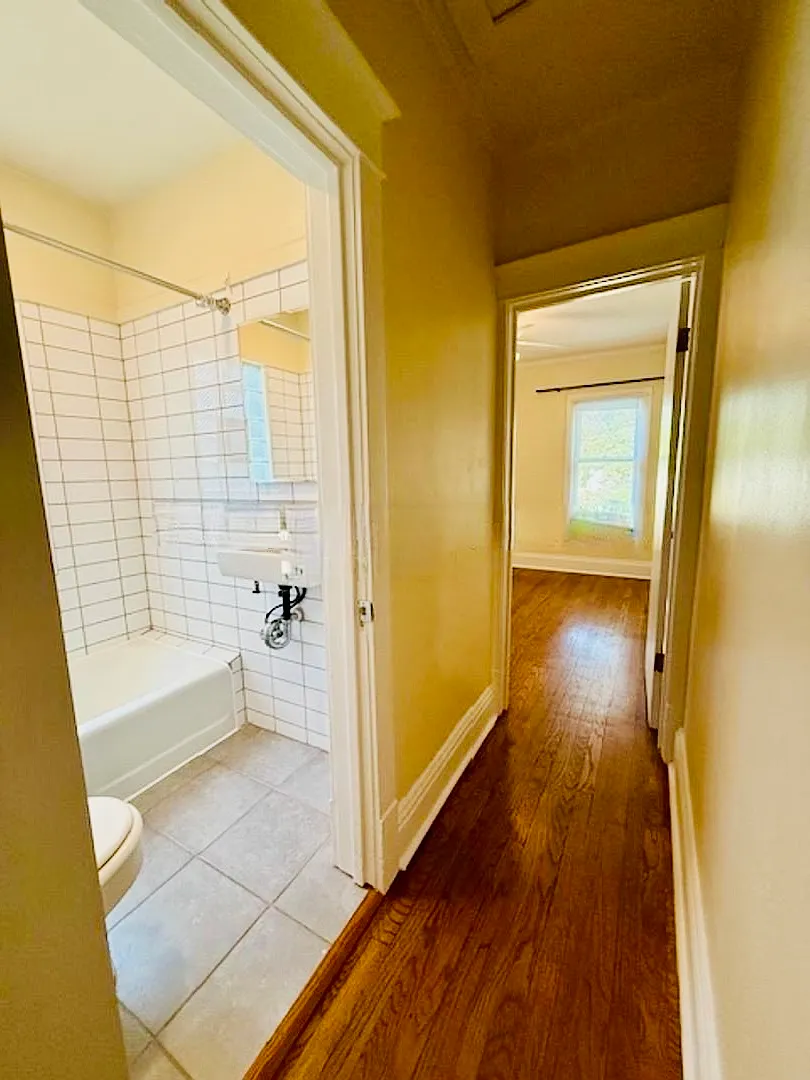 2 bed, 3150 sqft, $2,350 — Photo 1