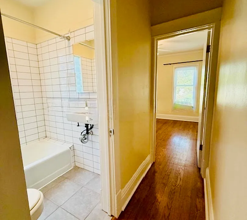 2413 Hastings Ave #2413