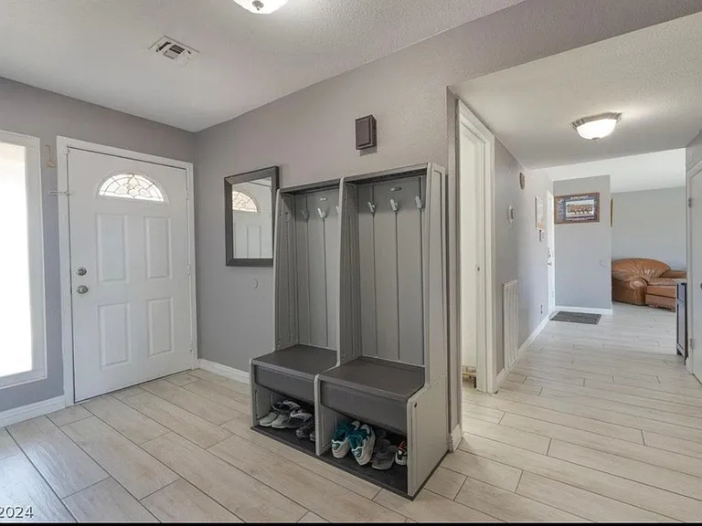 580 Chelsea Dr — Photo 16