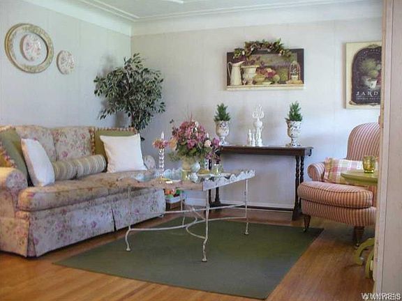 2nd image of 32 Flora Rd